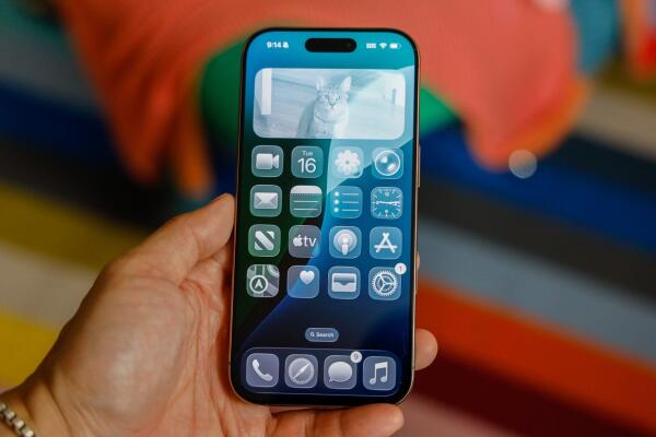 Hiệu Ứng "Thủy Tinh Lỏng" Gây Ám Ảnh trên iOS 26: Đẹp Đột Phá Hay Quá Phô Trương?
